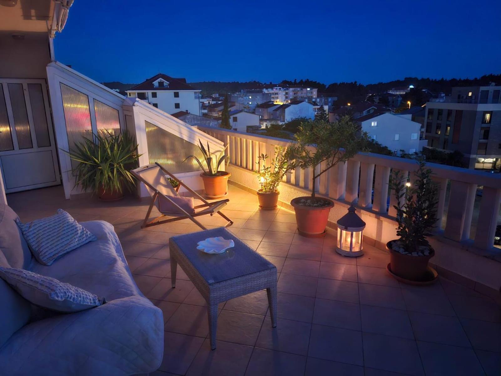 Happy Basset Terrace
