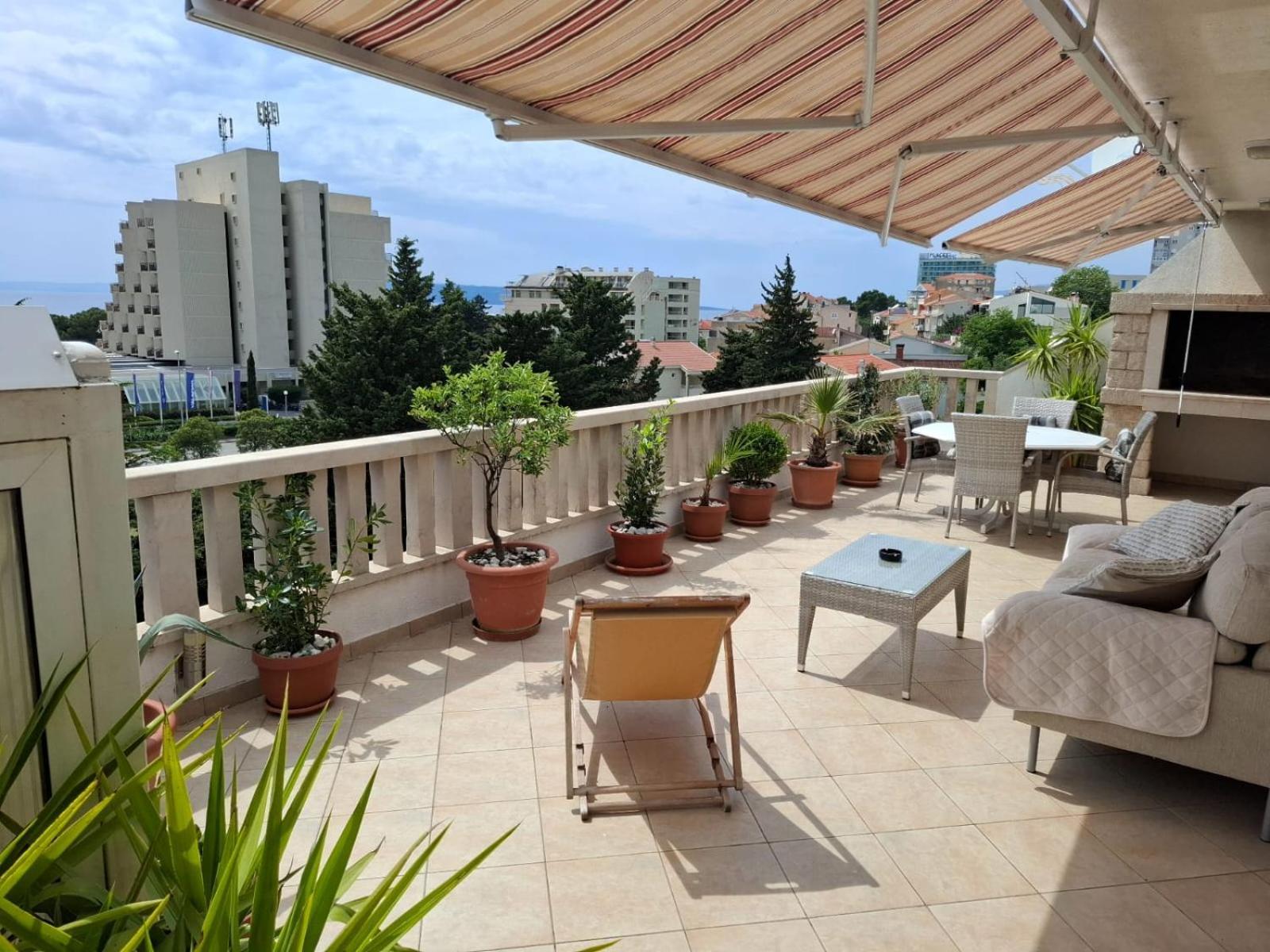 Happy Basset Terrace * Makarska
